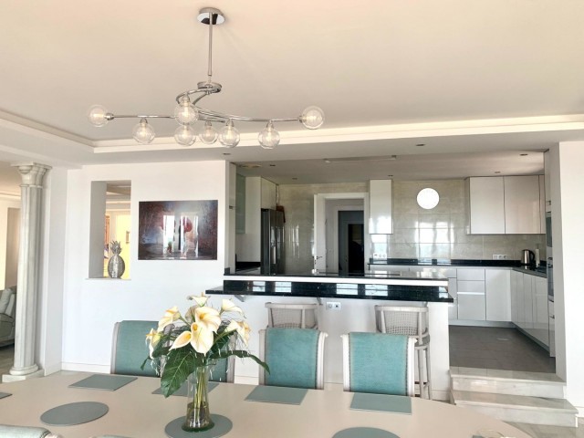 5 Bedroom Villa in Calahonda