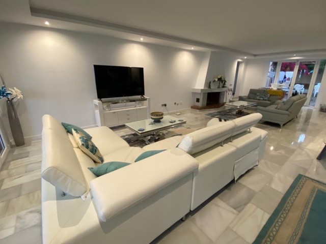 5 Bedroom Villa in Calahonda