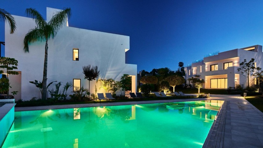 Maison mitoyenne avec 3 Chambres à Nueva Andalucía