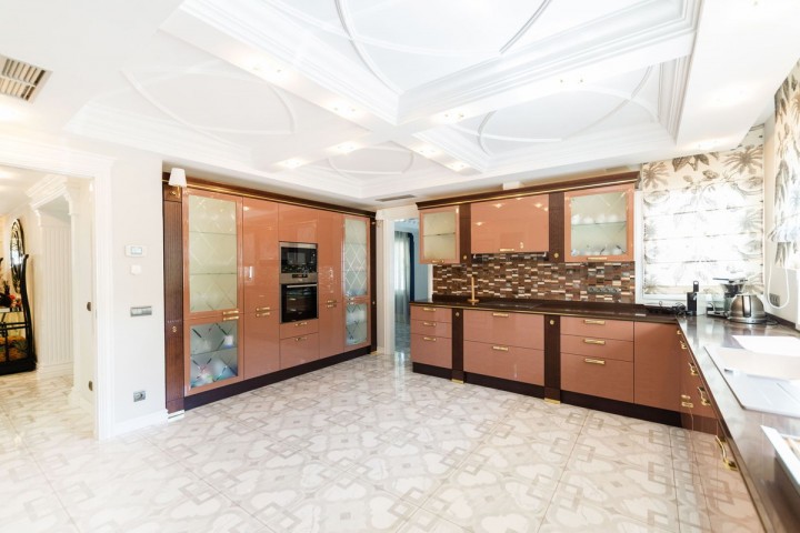 6 Bedroom Villa in Hacienda Las Chapas