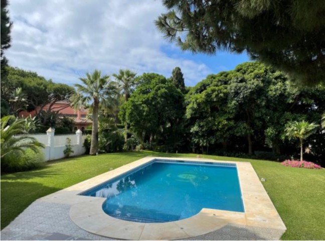 Villa con 4 Dormitorios  en Marbella