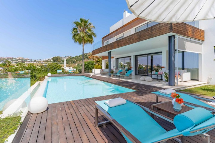 Villa con 5 Dormitorios  en Nueva Andalucía