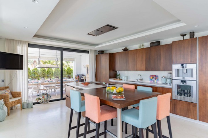 Villa con 5 Dormitorios  en Nueva Andalucía