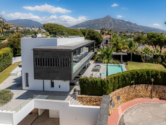 4 Bedroom Villa in Nueva Andalucía
