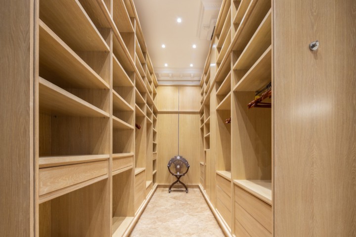 5 Bedroom Villa in The Golden Mile