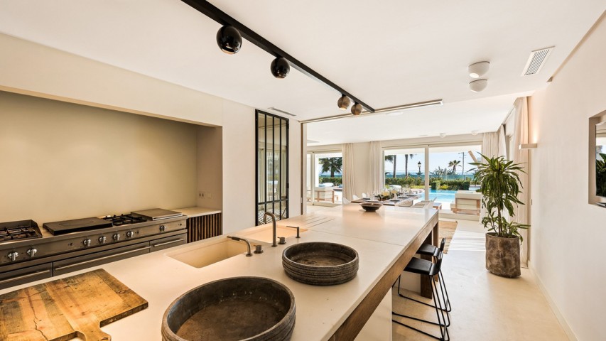 6 Bedroom Villa in The Golden Mile