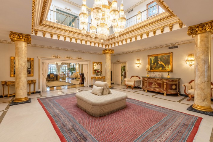 10 Bedroom Villa in Puerto Banús