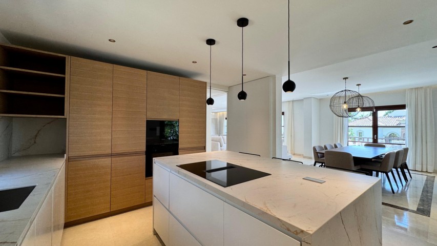 6 Bedroom Villa in The Golden Mile