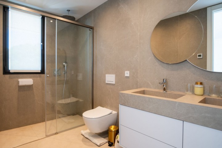 Maison mitoyenne avec 4 Chambres à Elviria