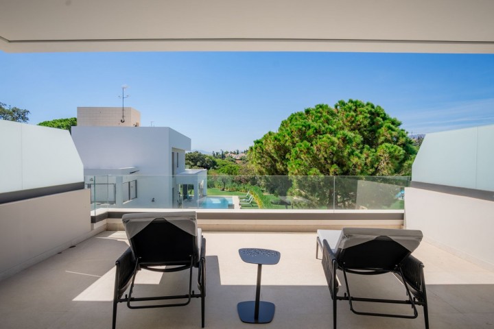 Maison mitoyenne avec 4 Chambres à Elviria