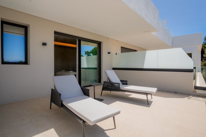 Maison mitoyenne avec 4 Chambres à Elviria