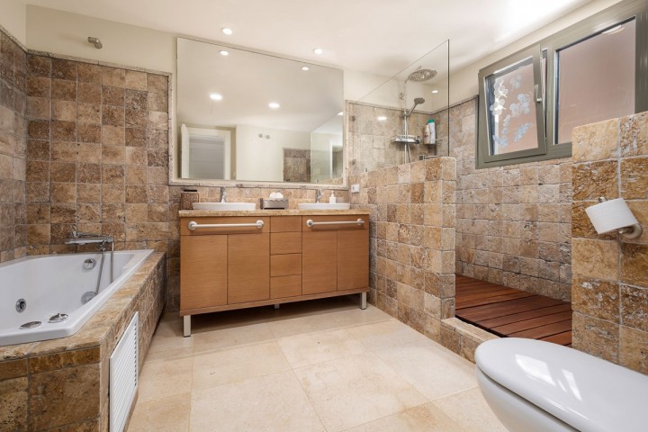 Ático con 3 Dormitorios  en Marbella