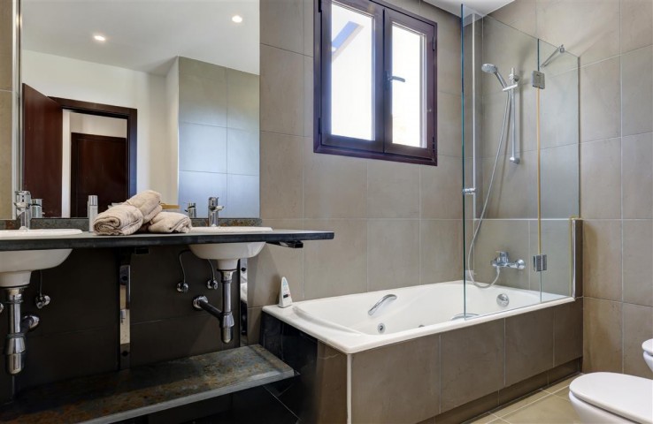 4 Bedroom Townhouse in Estepona