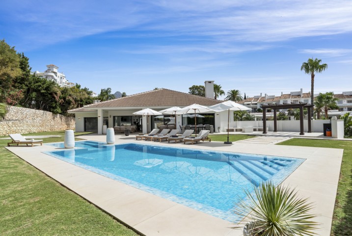 6 Bedroom Villa in Nueva Andalucía