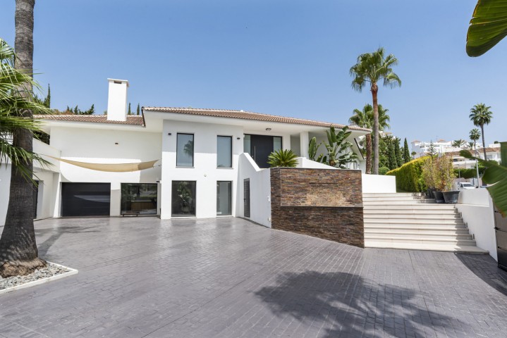 6 Bedroom Villa in Nueva Andalucía