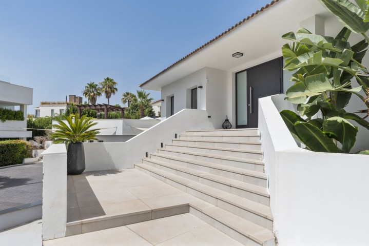 6 Bedroom Villa in Nueva Andalucía