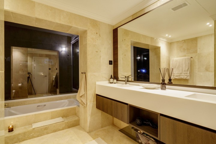 6 Bedroom Villa in Nueva Andalucía