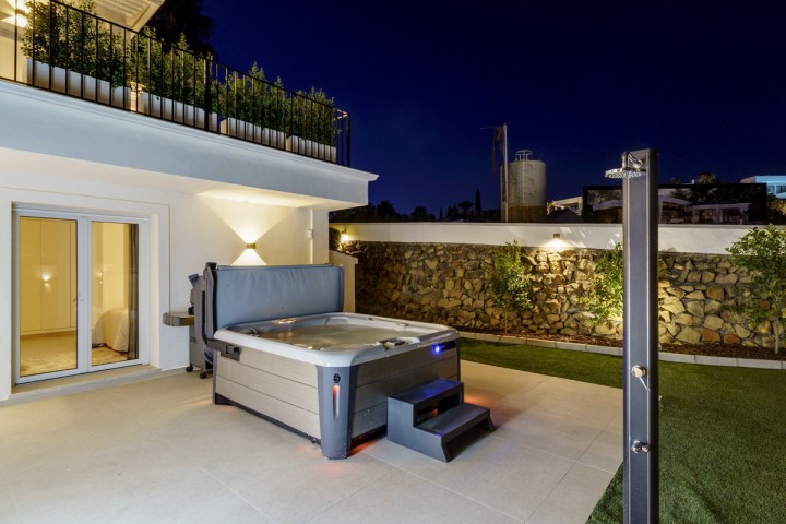 6 Bedroom Villa in Nueva Andalucía