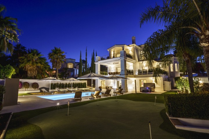6 Bedroom Villa in Nueva Andalucía