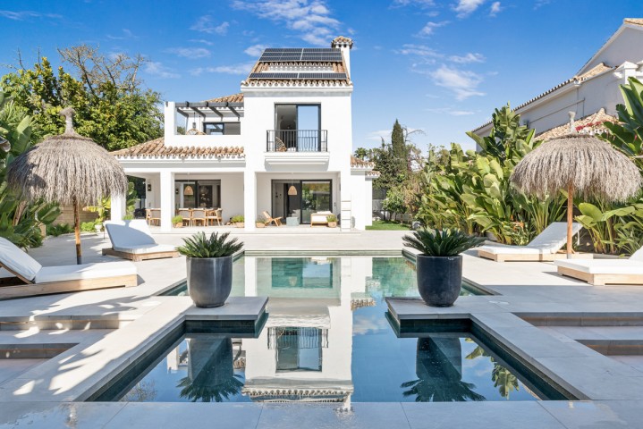 6 Bedroom Villa in Nueva Andalucía