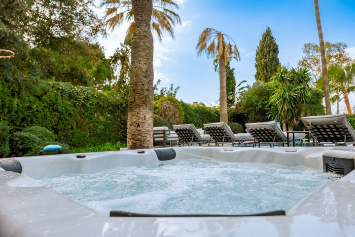 5 Slaapkamer Villa in El Paraiso