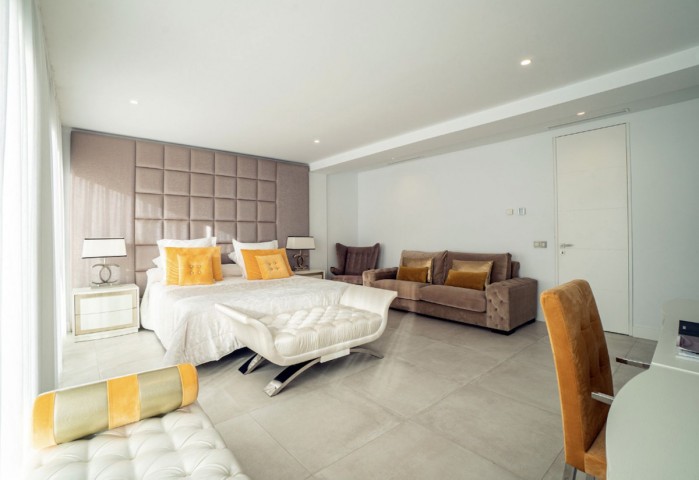 Villa con 5 Dormitorios  en Nueva Andalucía