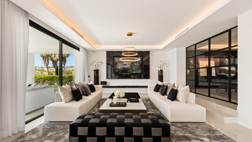 6 Bedroom Villa in Nueva Andalucía