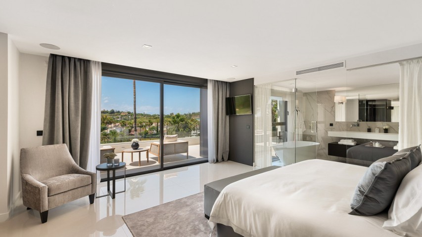 6 Bedroom Villa in Nueva Andalucía