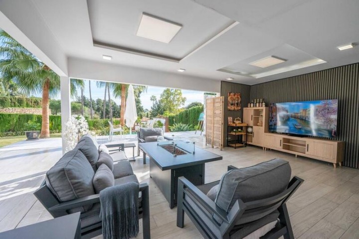 8 Bedroom Villa in El Paraiso