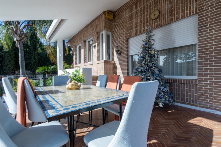 8 Bedroom Villa in El Paraiso