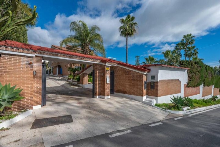 8 Bedroom Villa in El Paraiso