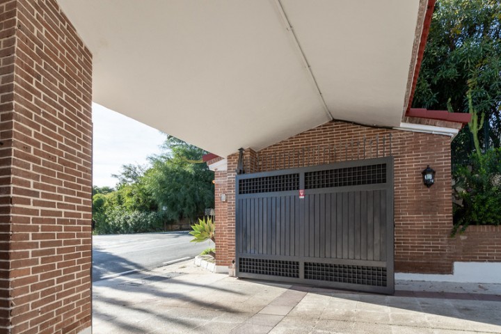 8 Bedroom Villa in El Paraiso