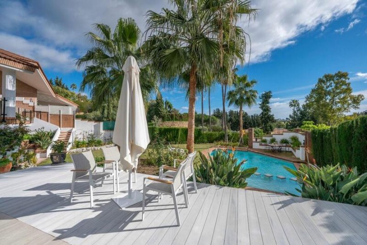 8 Bedroom Villa in El Paraiso