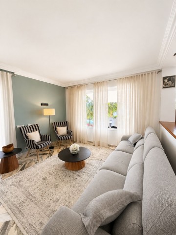8 Bedroom Villa in El Paraiso