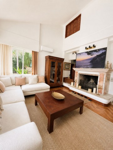 8 Bedroom Villa in El Paraiso