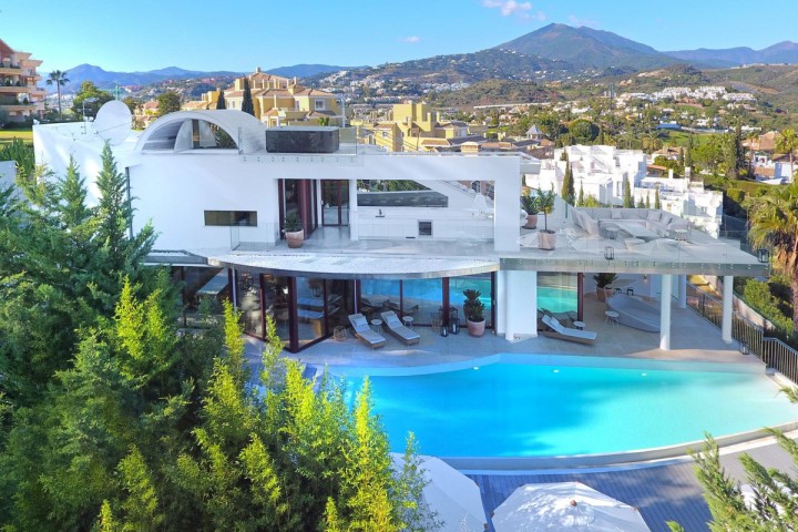 7 Bedroom Villa in Nueva Andalucía