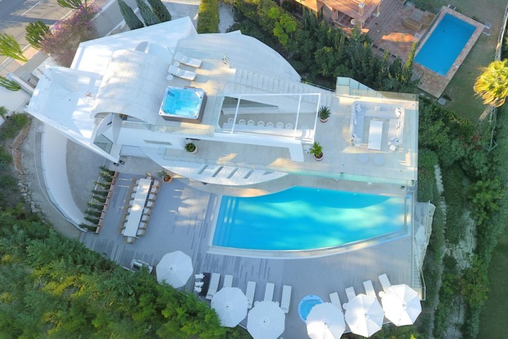 7 Bedroom Villa in Nueva Andalucía
