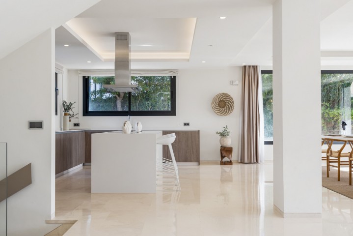 6 Bedroom Villa in Nueva Andalucía