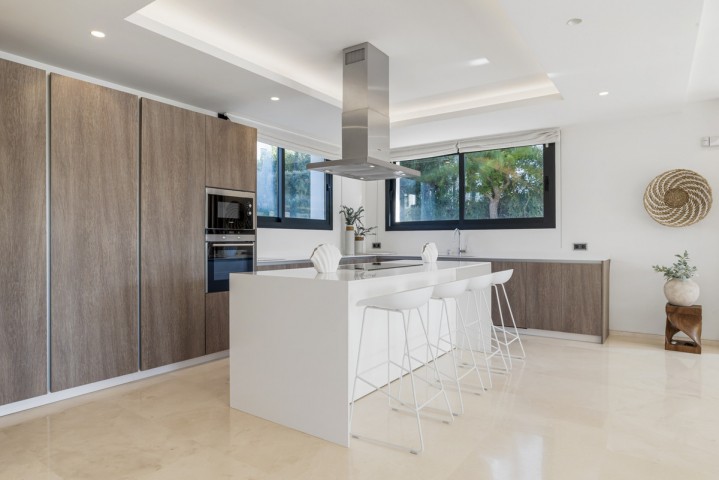 6 Bedroom Villa in Nueva Andalucía