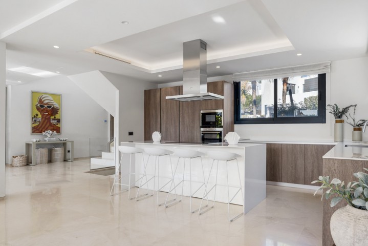 6 Bedroom Villa in Nueva Andalucía