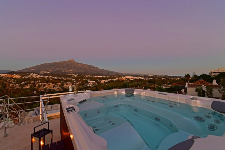 7 Bedroom Villa in Nueva Andalucía