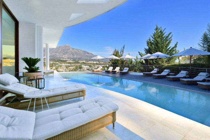 7 Bedroom Villa in Nueva Andalucía