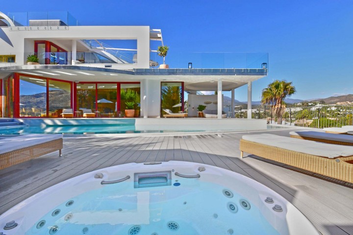 7 Bedroom Villa in Nueva Andalucía