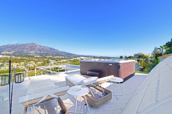 7 Bedroom Villa in Nueva Andalucía