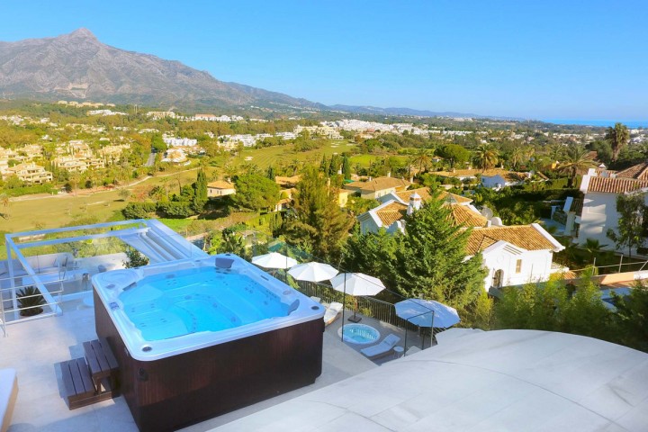 7 Bedroom Villa in Nueva Andalucía