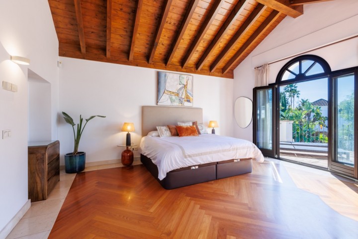 6 Bedroom Villa in Guadalmina Baja