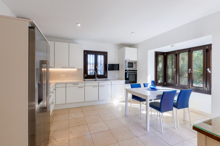 6 Bedroom Villa in Guadalmina Baja