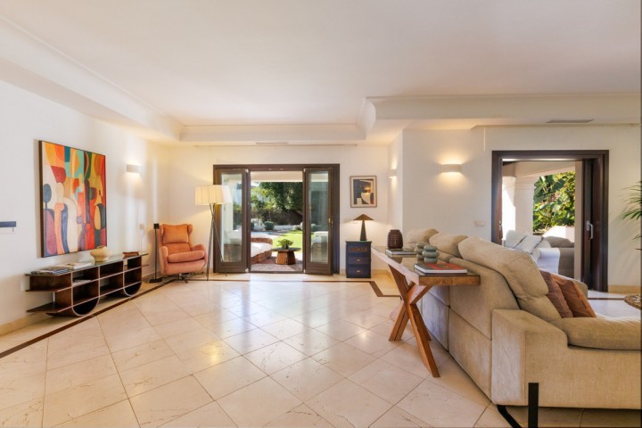 6 Bedroom Villa in Guadalmina Baja