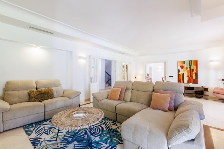 6 Bedroom Villa in Guadalmina Baja