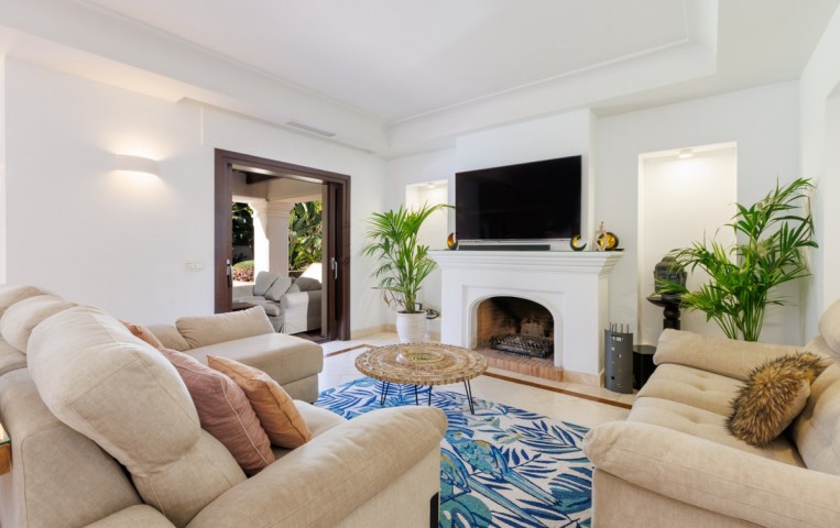 6 Bedroom Villa in Guadalmina Baja